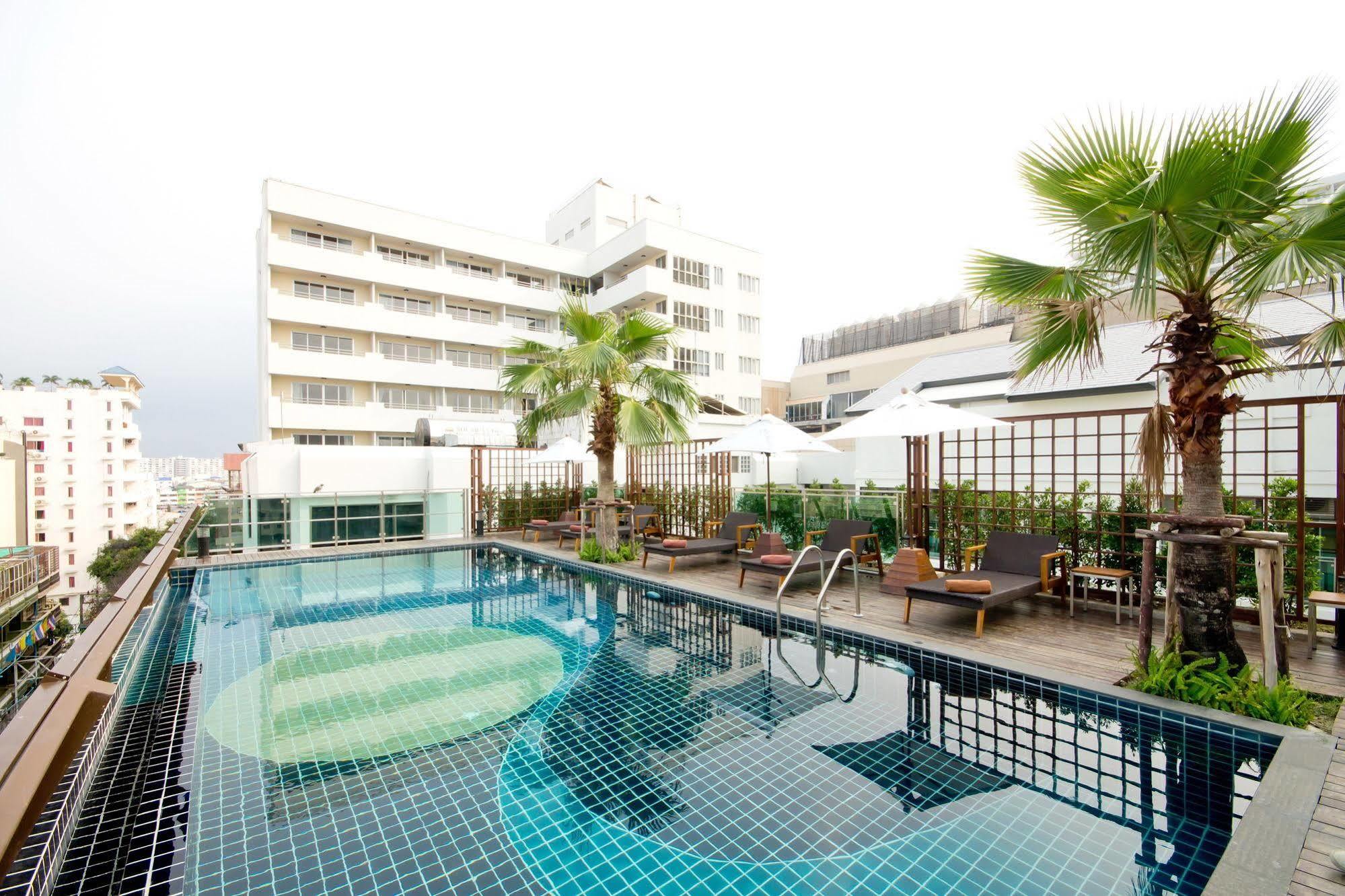 Sunshine Hotel & Residences Pattaya Extérieur photo